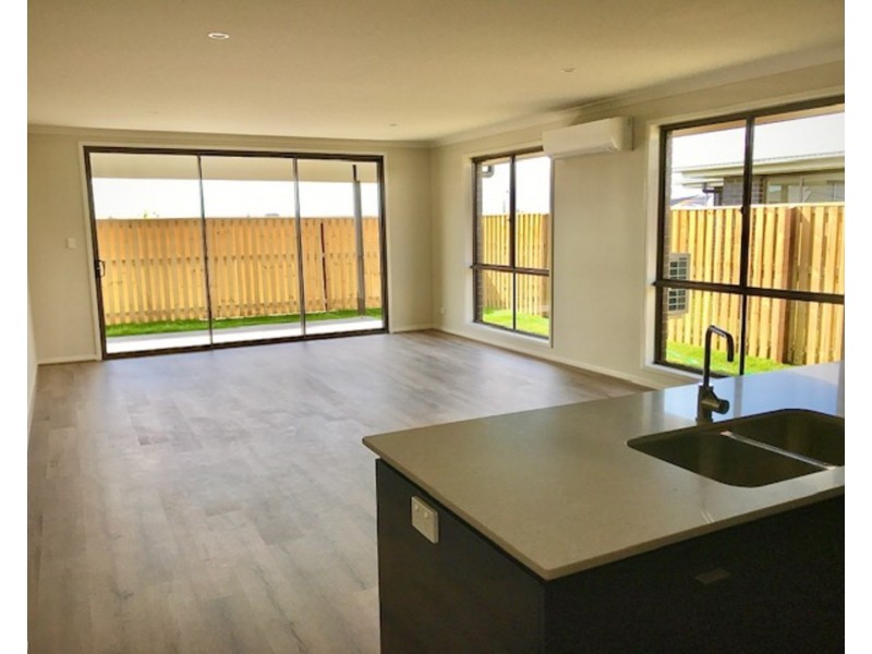 9 Kumbatine Street, Pimpama QLD 4209