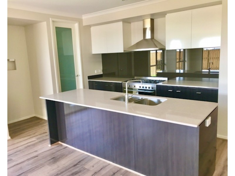 9 Kumbatine Street, Pimpama QLD 4209