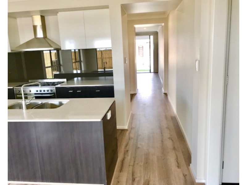 9 Kumbatine Street, Pimpama QLD 4209