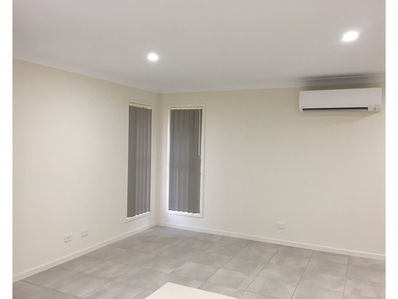 77 Woodrose Circuit, Pimpama QLD 4209