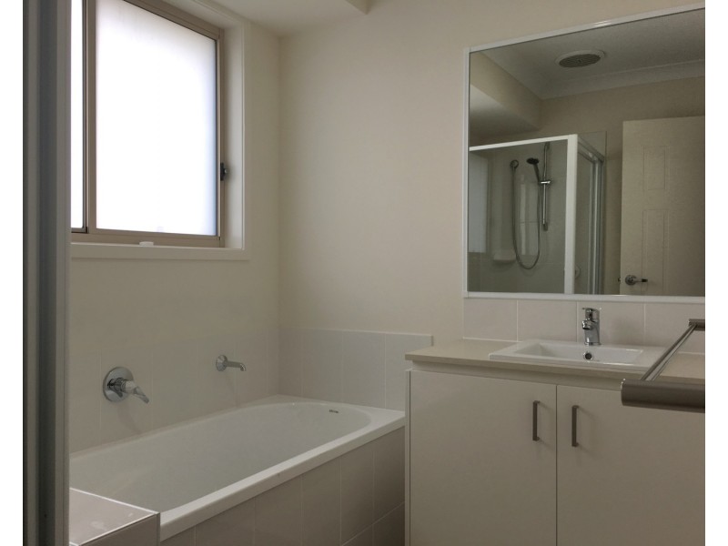 77 Woodrose Circuit, Pimpama QLD 4209