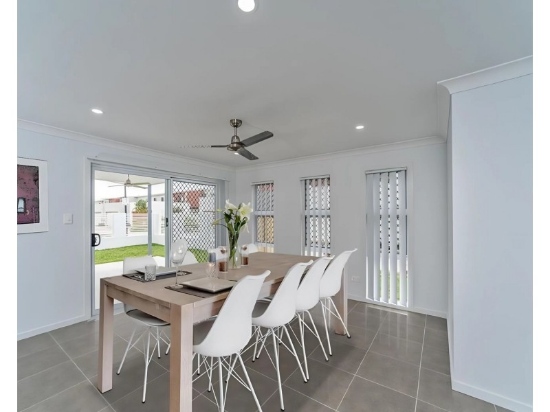 17 Beacon Lane, Hope Island QLD 4212