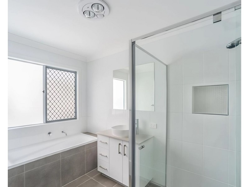 17 Beacon Lane, Hope Island QLD 4212