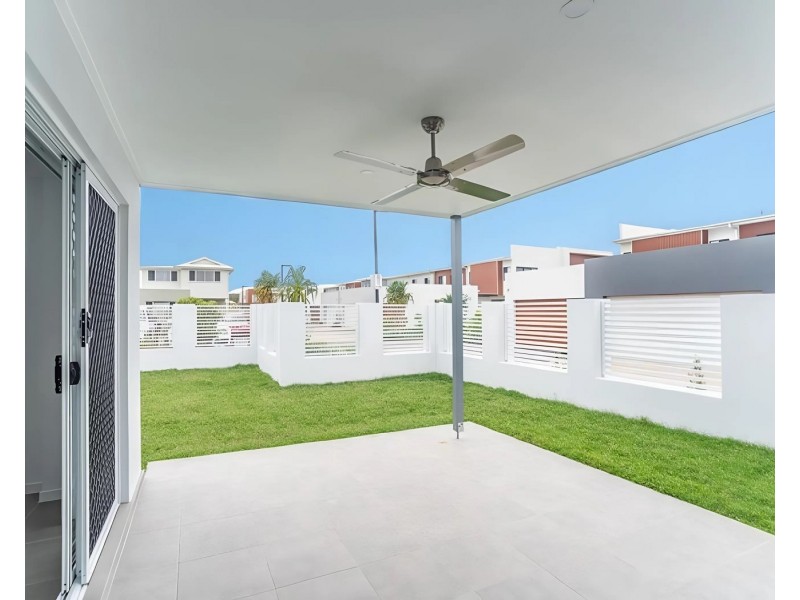 17 Beacon Lane, Hope Island QLD 4212