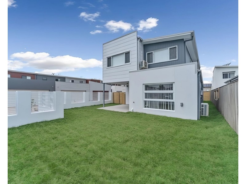 17 Beacon Lane, Hope Island QLD 4212