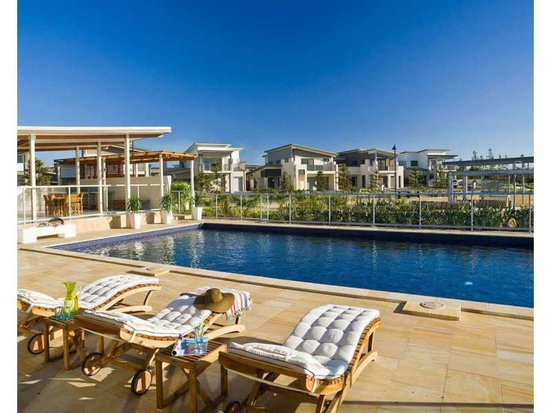 17 Beacon Lane, Hope Island QLD 4212