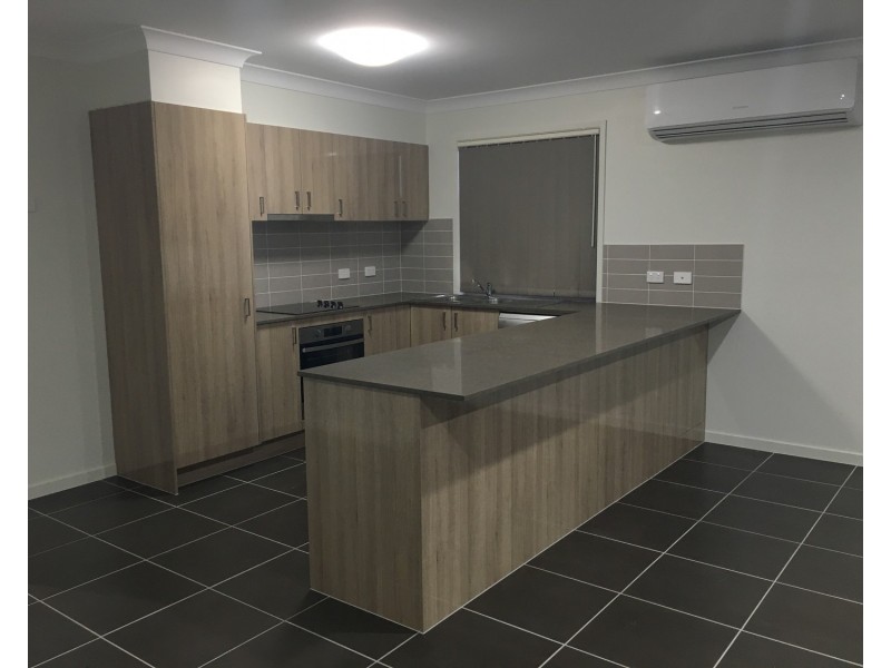 40 Percy Earl Crescent, Pimpama QLD 4209