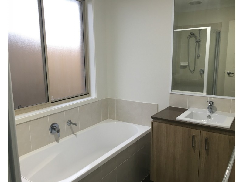 40 Percy Earl Crescent, Pimpama QLD 4209