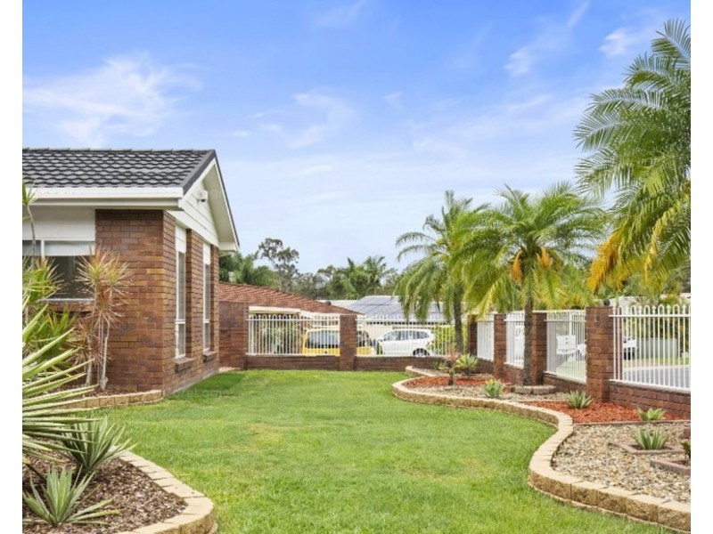 2 Loxton Court, Helensvale QLD 4212