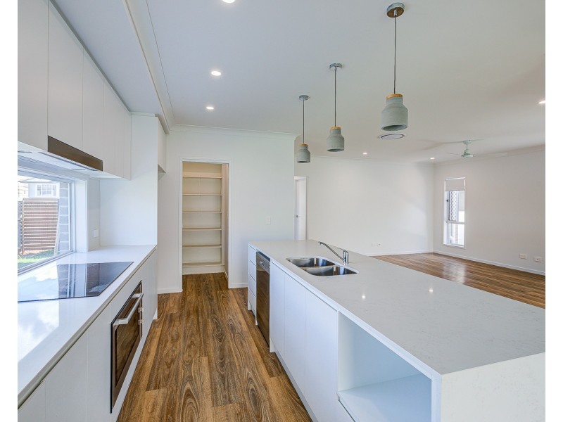 7 Hydrangea Avenue, Redland Bay QLD 4165