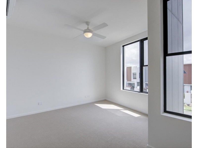 66 Promenade Circuit, Hope Island QLD 4212