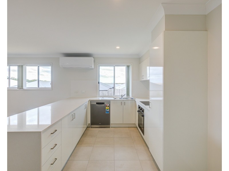 3 Heath Terrace, Park Ridge QLD 4125