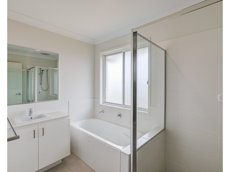 3 Heath Terrace, Park Ridge QLD 4125
