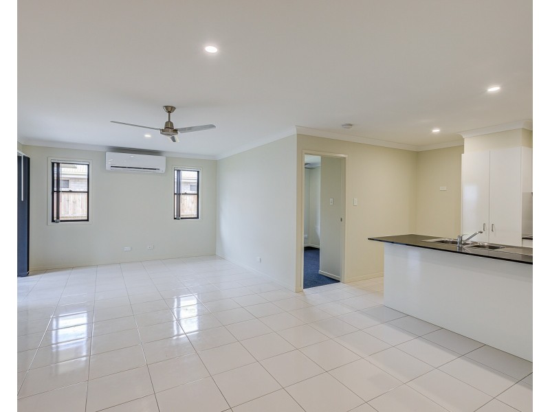 2/12 Alexis Street, Park Ridge QLD 4125