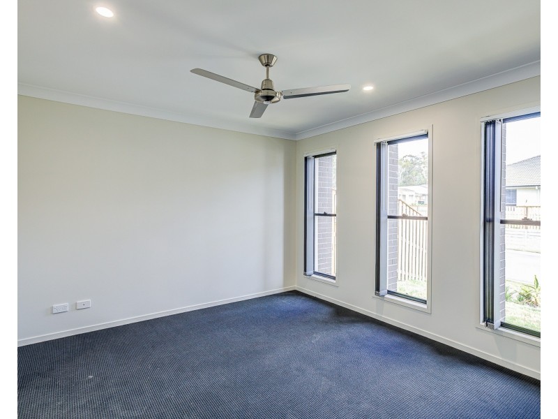 2/12 Alexis Street, Park Ridge QLD 4125