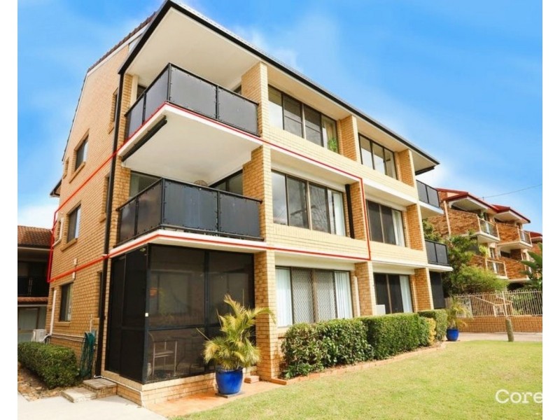 4/4 Broad Street, Labrador QLD 4215