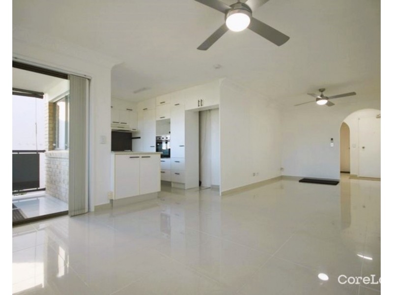 4/4 Broad Street, Labrador QLD 4215
