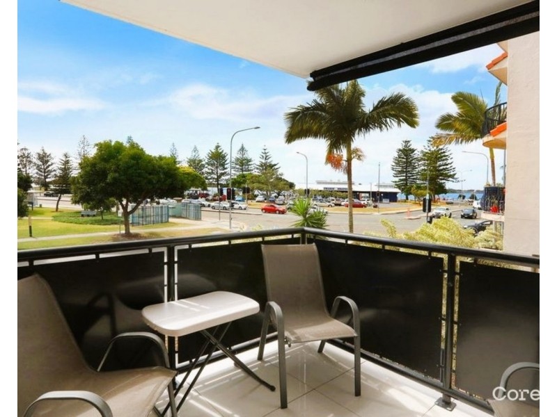 4/4 Broad Street, Labrador QLD 4215