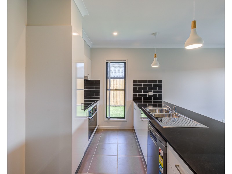 18 Edinburgh Crescent, Gleneagle QLD 4285