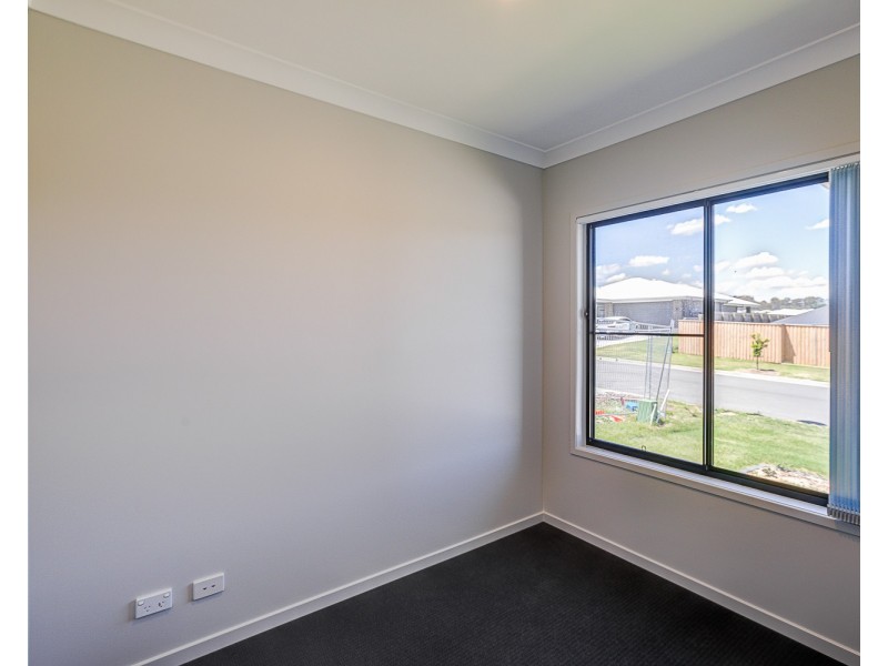 18 Edinburgh Crescent, Gleneagle QLD 4285