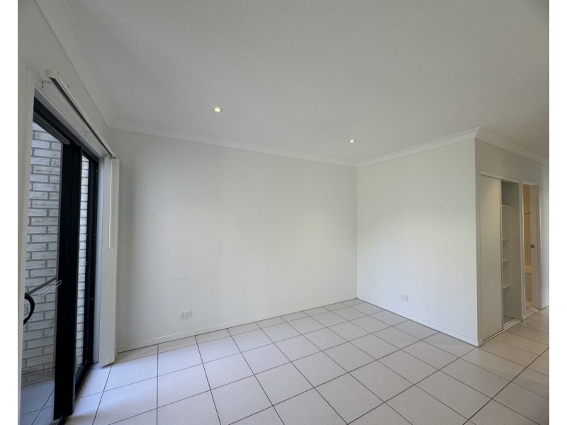 2/15 Chrome Drive, Pimpama QLD 4209