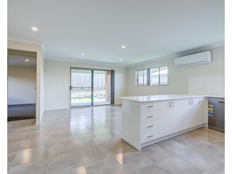 5 Bloomfield Avenue, Park Ridge QLD 4125