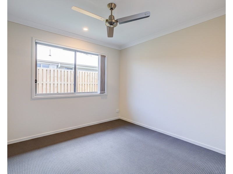 5 Bloomfield Avenue, Park Ridge QLD 4125