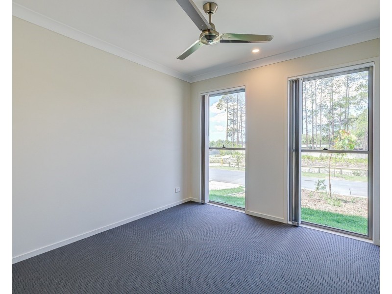 5 Bloomfield Avenue, Park Ridge QLD 4125
