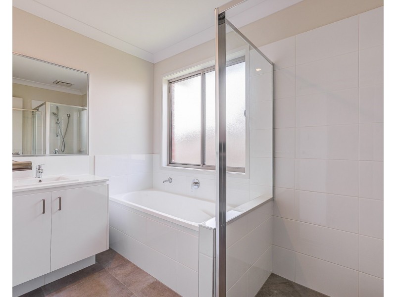 5 Bloomfield Avenue, Park Ridge QLD 4125
