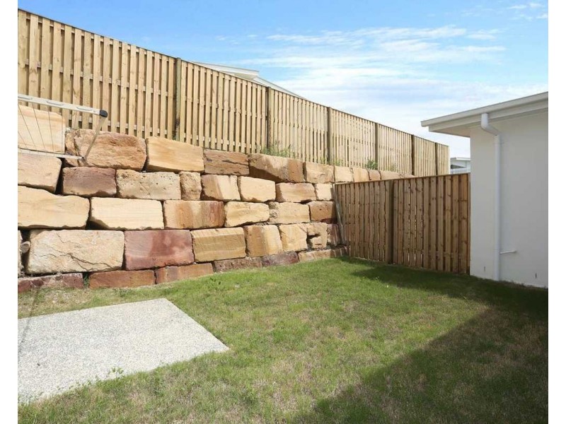 2/10 Loft Court, Pimpama QLD 4209