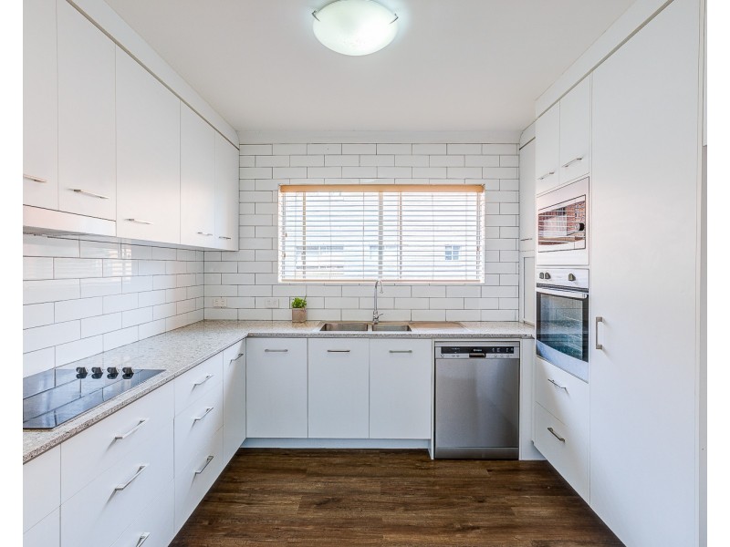 1/179 Sir Fred Schonell Drive, St Lucia QLD 4067