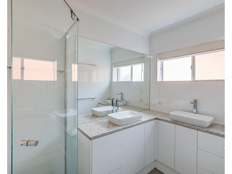 1/179 Sir Fred Schonell Drive, St Lucia QLD 4067