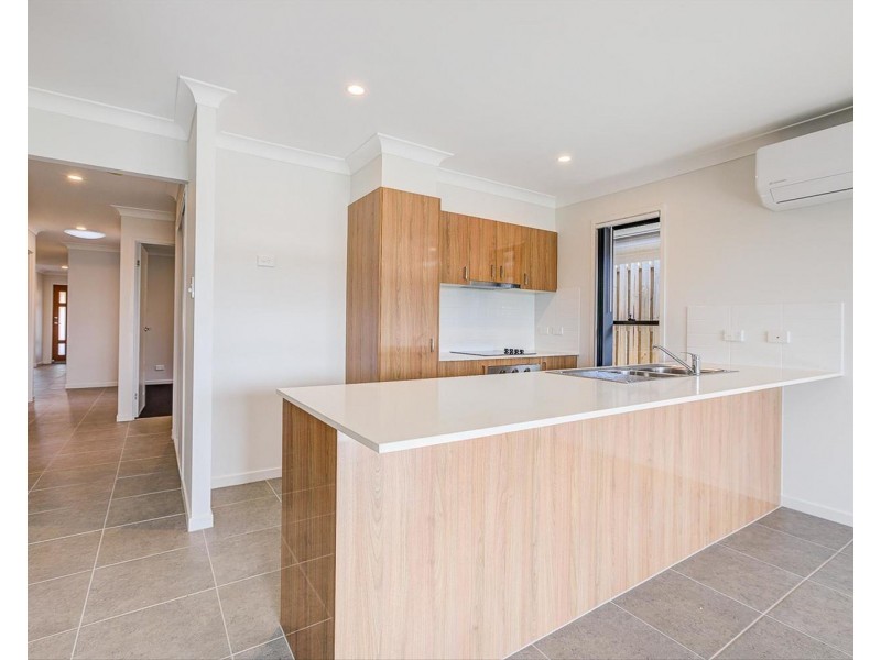 52 Wicker Road, Park Ridge QLD 4125