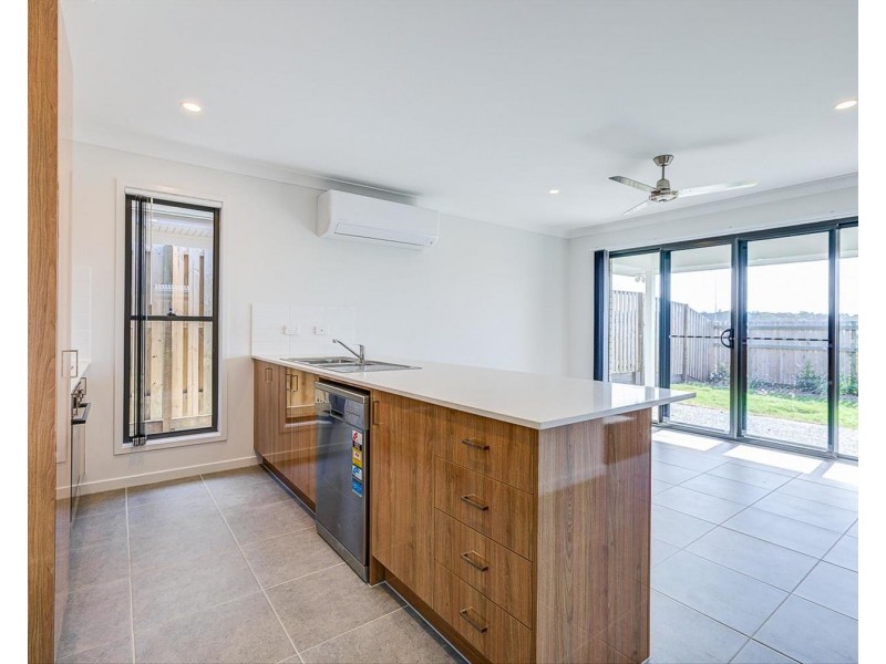 52 Wicker Road, Park Ridge QLD 4125