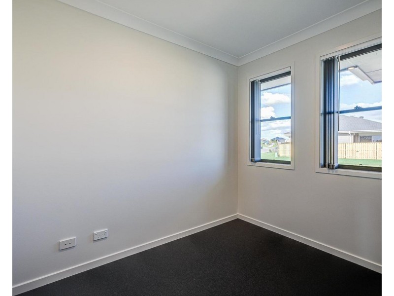 52 Wicker Road, Park Ridge QLD 4125