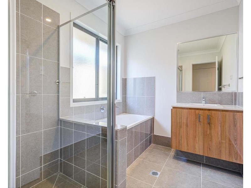 52 Wicker Road, Park Ridge QLD 4125