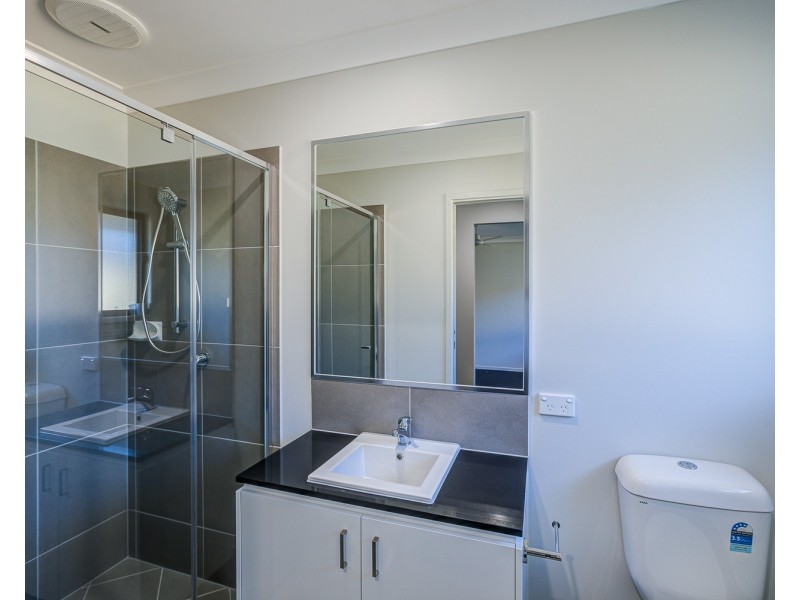 23 Raven Court, Park Ridge QLD 4125