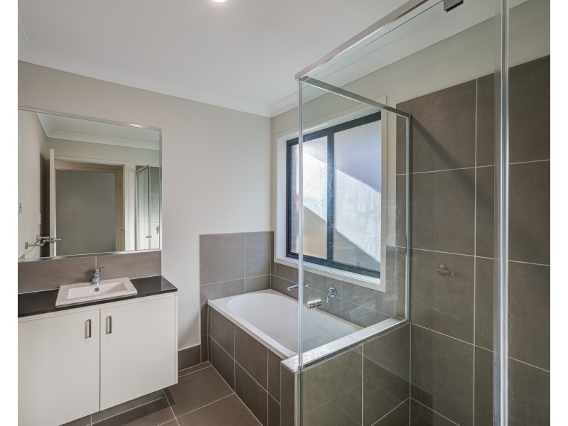 23 Raven Court, Park Ridge QLD 4125