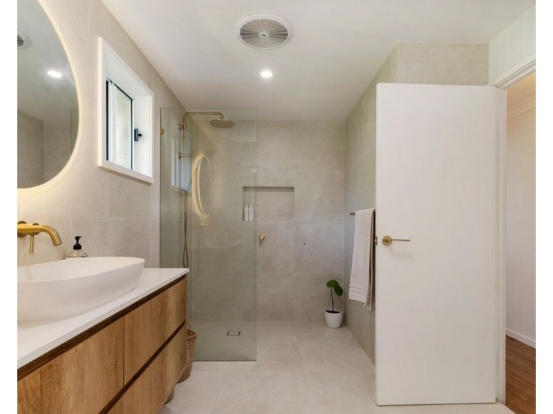 2/31 Bruce Avenue, Paradise Point QLD 4216