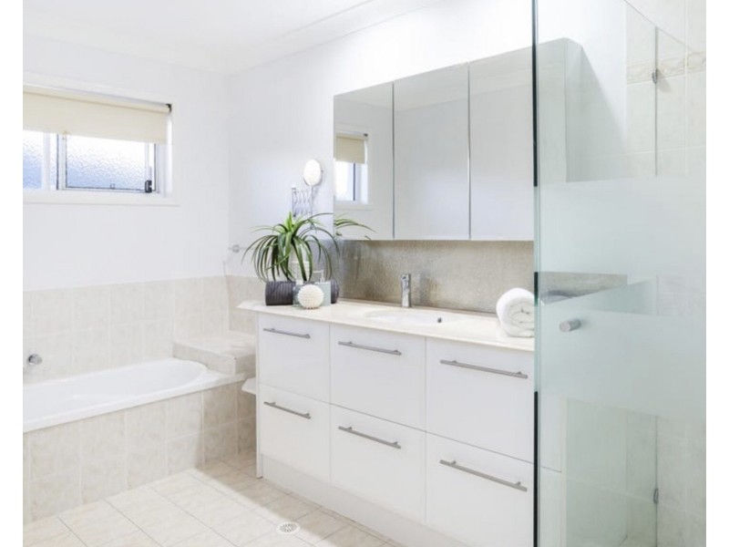 20 Eastbank Terrace, Helensvale QLD 4212