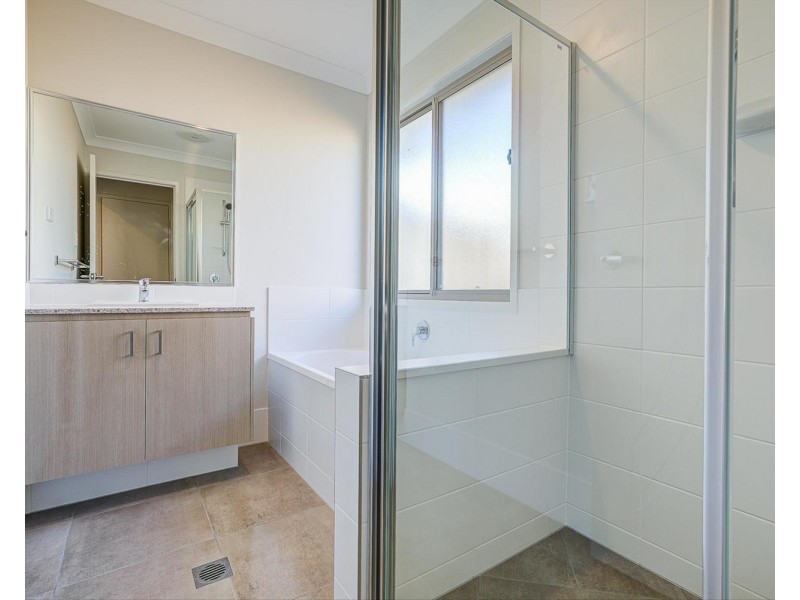 16 Stockyard Lane, Park Ridge QLD 4125