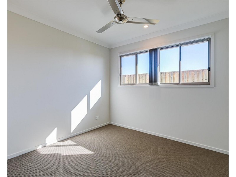 16 Stockyard Lane, Park Ridge QLD 4125