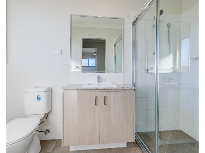 16 Stockyard Lane, Park Ridge QLD 4125