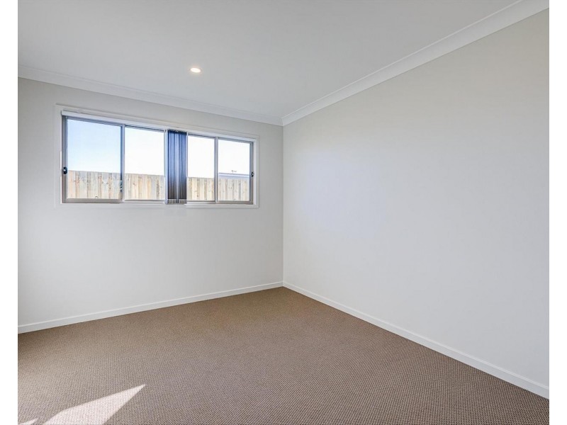 16 Stockyard Lane, Park Ridge QLD 4125