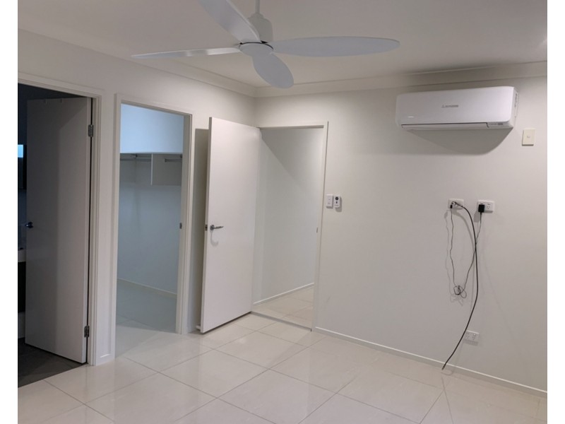 30 Naranga Avenue, Broadbeach Waters QLD 4218