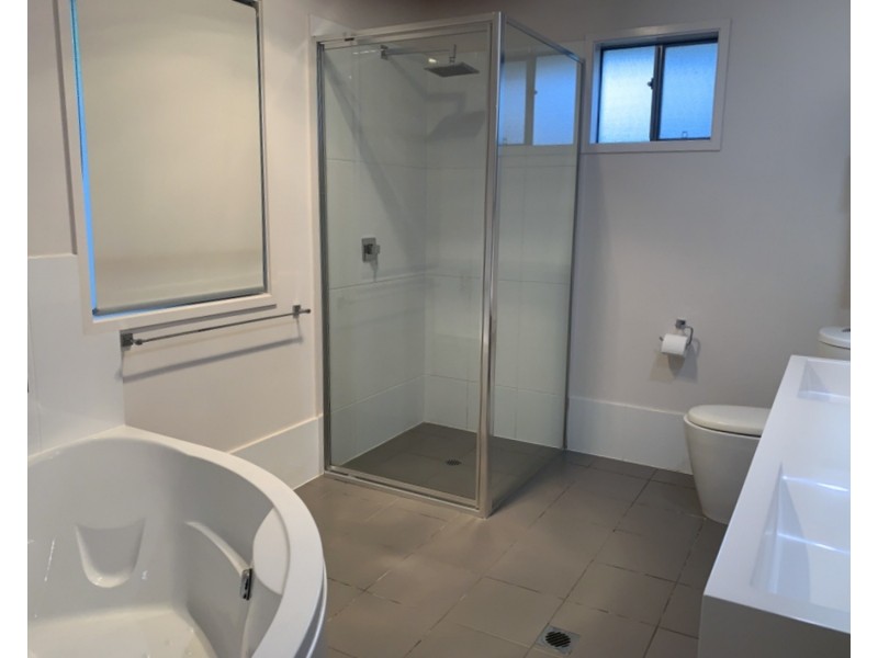 30 Naranga Avenue, Broadbeach Waters QLD 4218