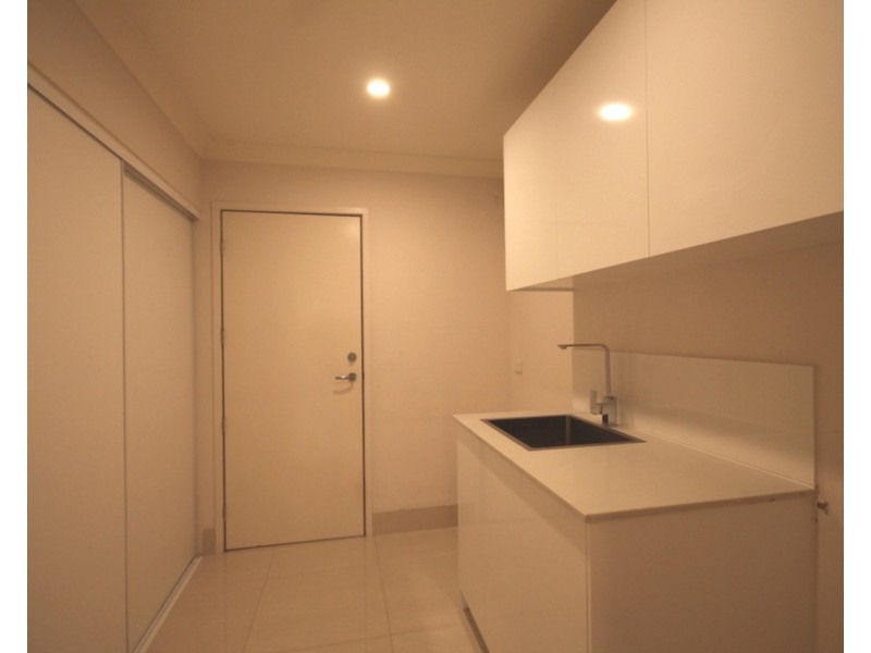 30 Naranga Avenue, Broadbeach Waters QLD 4218