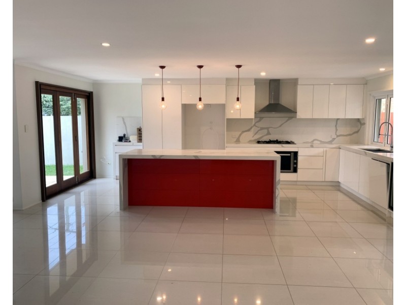 30 Naranga Avenue, Broadbeach Waters QLD 4218