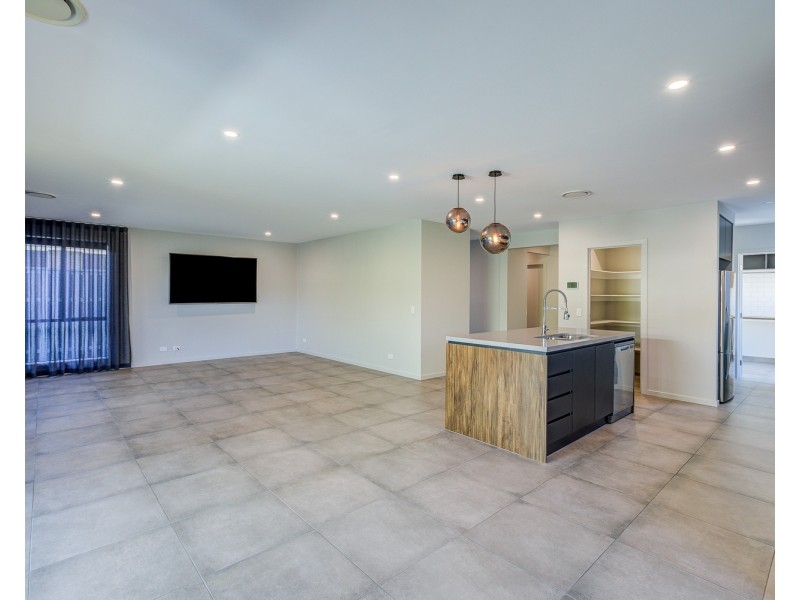 33 Mebbin Street, Pimpama QLD 4209