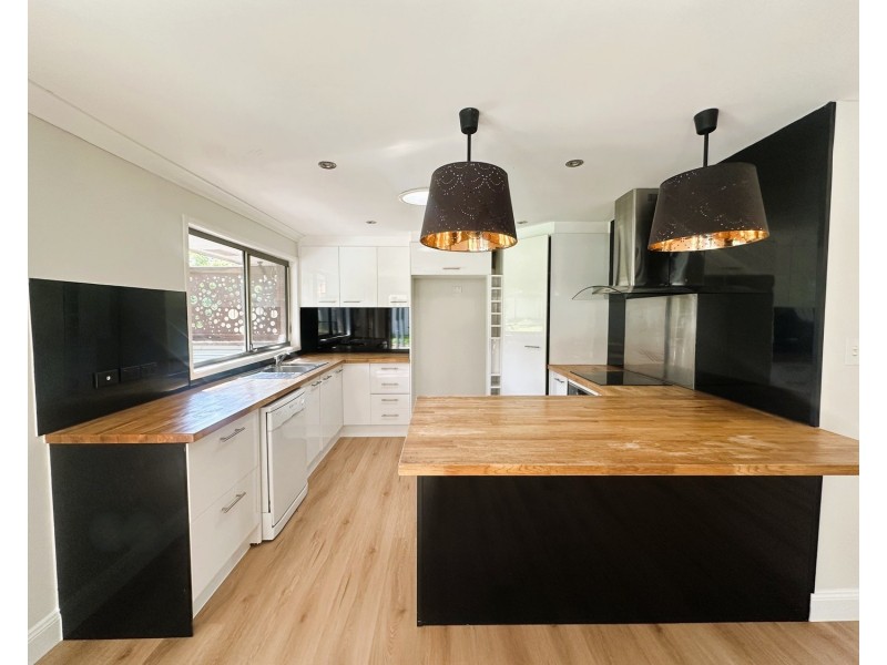 18 Ashford Road, Helensvale QLD 4212